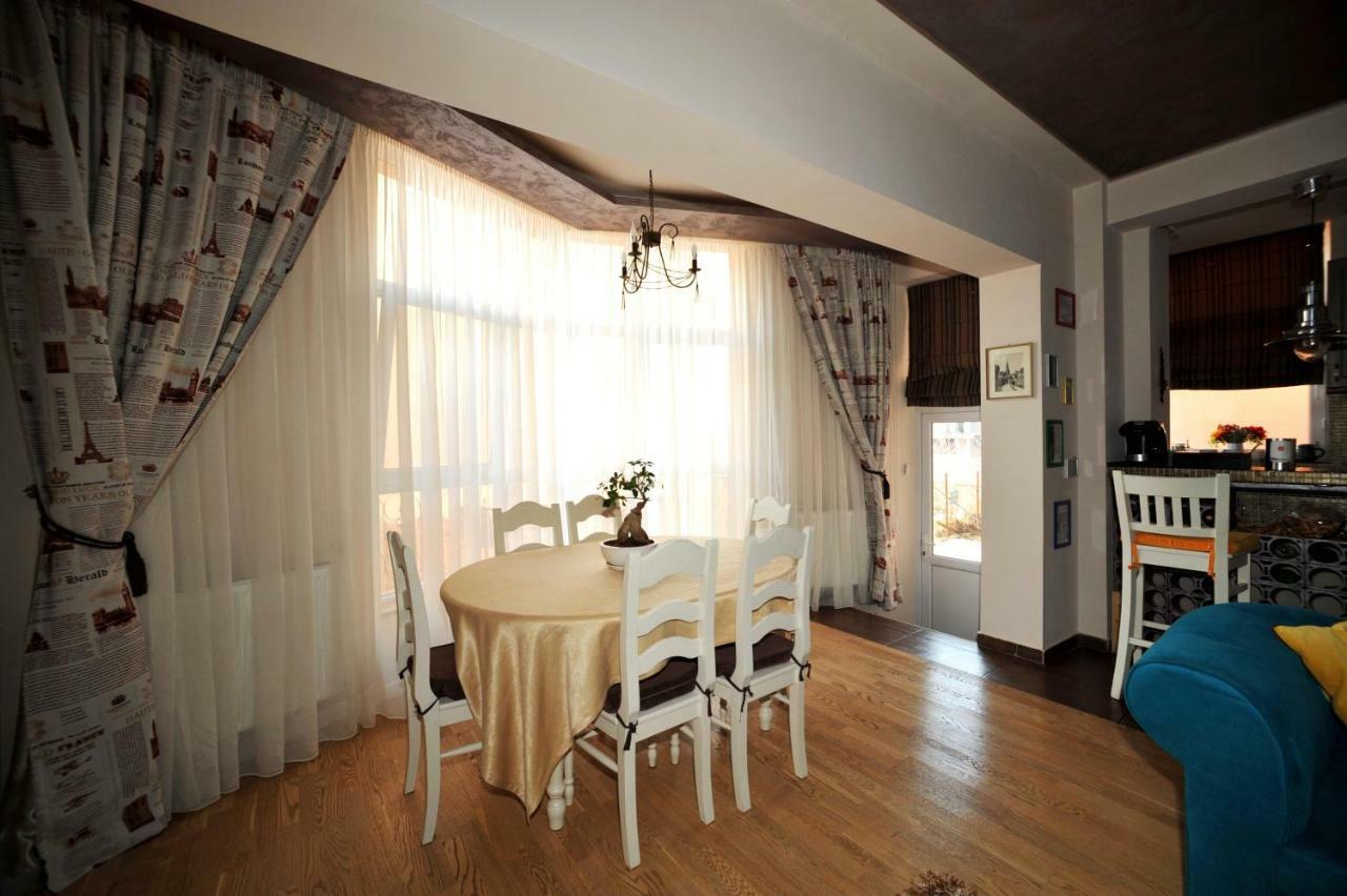 Classic Apartment Braşov Esterno foto